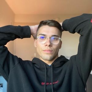 Meet your Posher, Luis